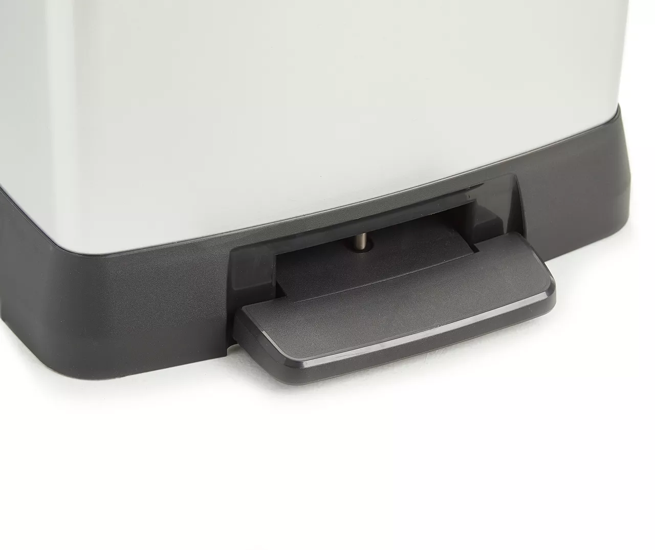 Curver Deco 30-Liter Step-On Wastebasket 5 Curver Deco 30-Liter Step-On Wastebasket - Image 5