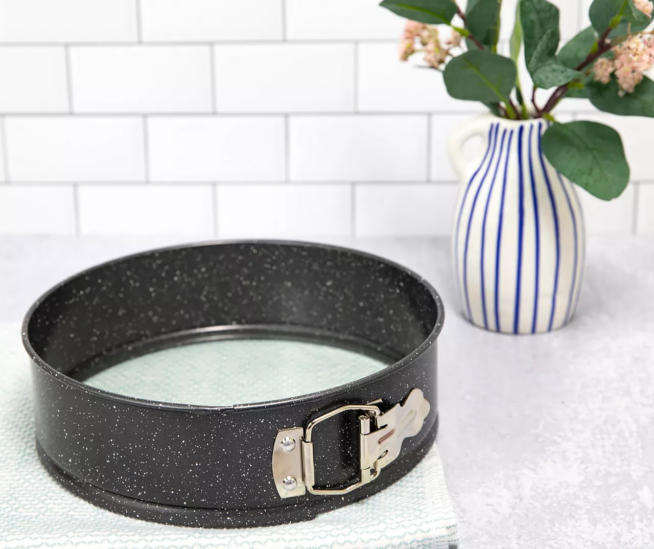 Black Glass Base Springform, (9") 2 Black Glass Base Springform, (9") - Image 2