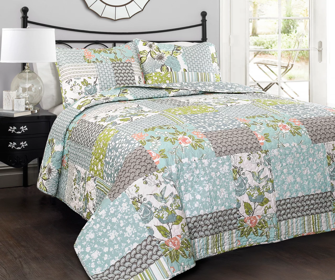 Roesser Floral Patchwork Quilt Set 1 Roesser Floral Patchwork Quilt Set