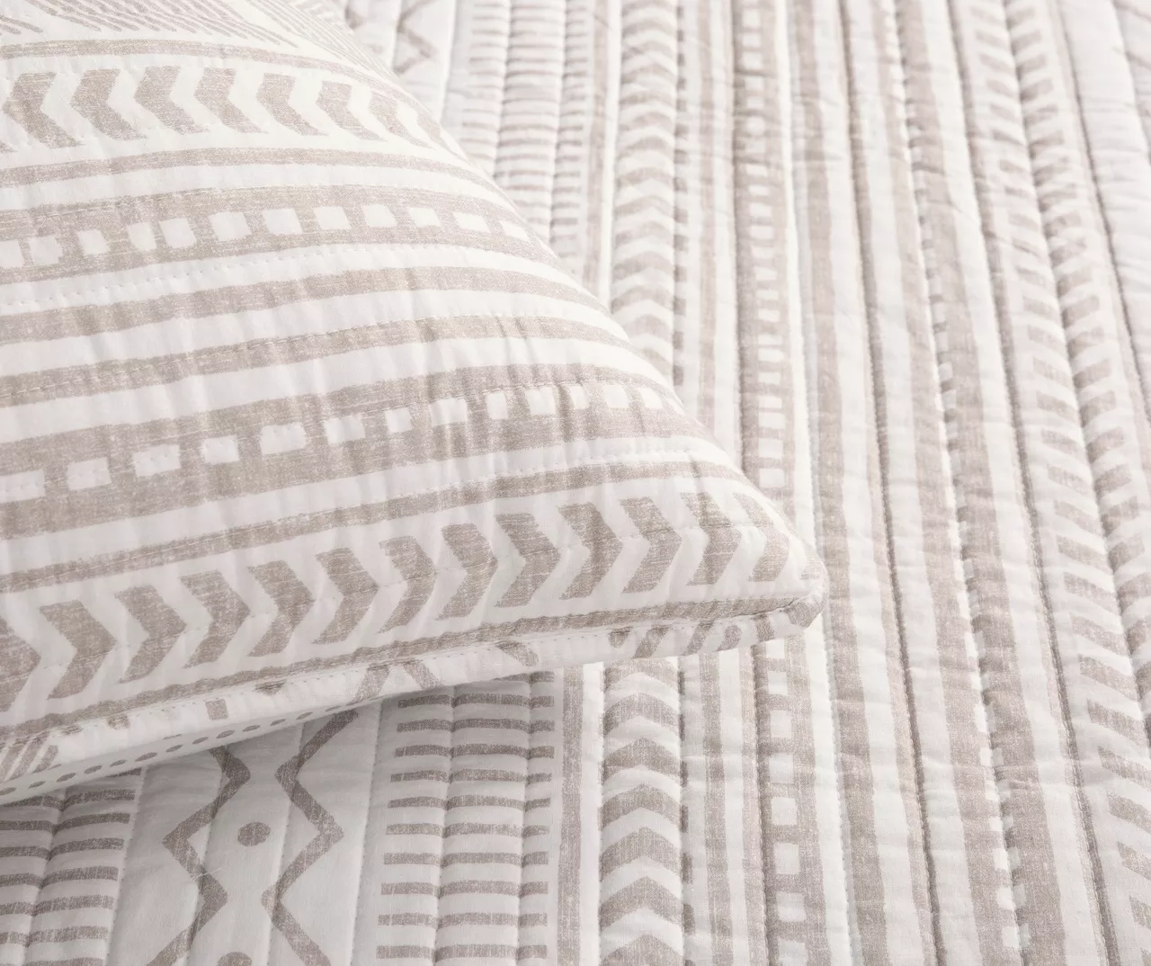 Hygge White & Taupe Geometric Full/Queen 3-Piece Quilt Set 3 Hygge White & Taupe Geometric Full/Queen 3-Piece Quilt Set - Image 3