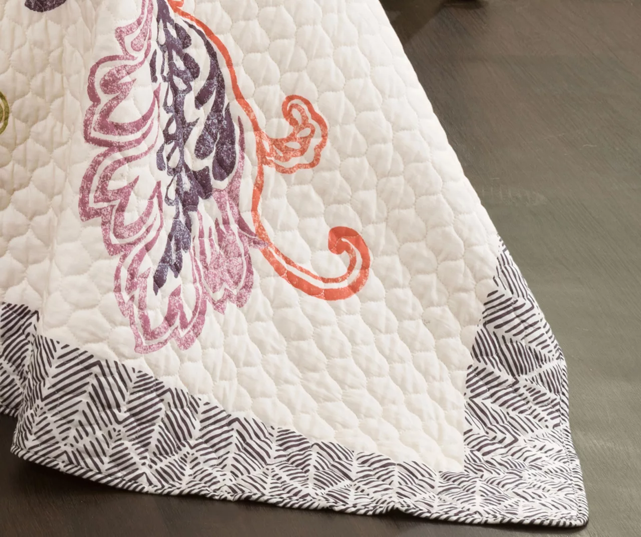 Aster Coral & Navy Floral King 3-Piece Quilt Set 7 Aster Coral & Navy Floral King 3-Piece Quilt Set - Image 7