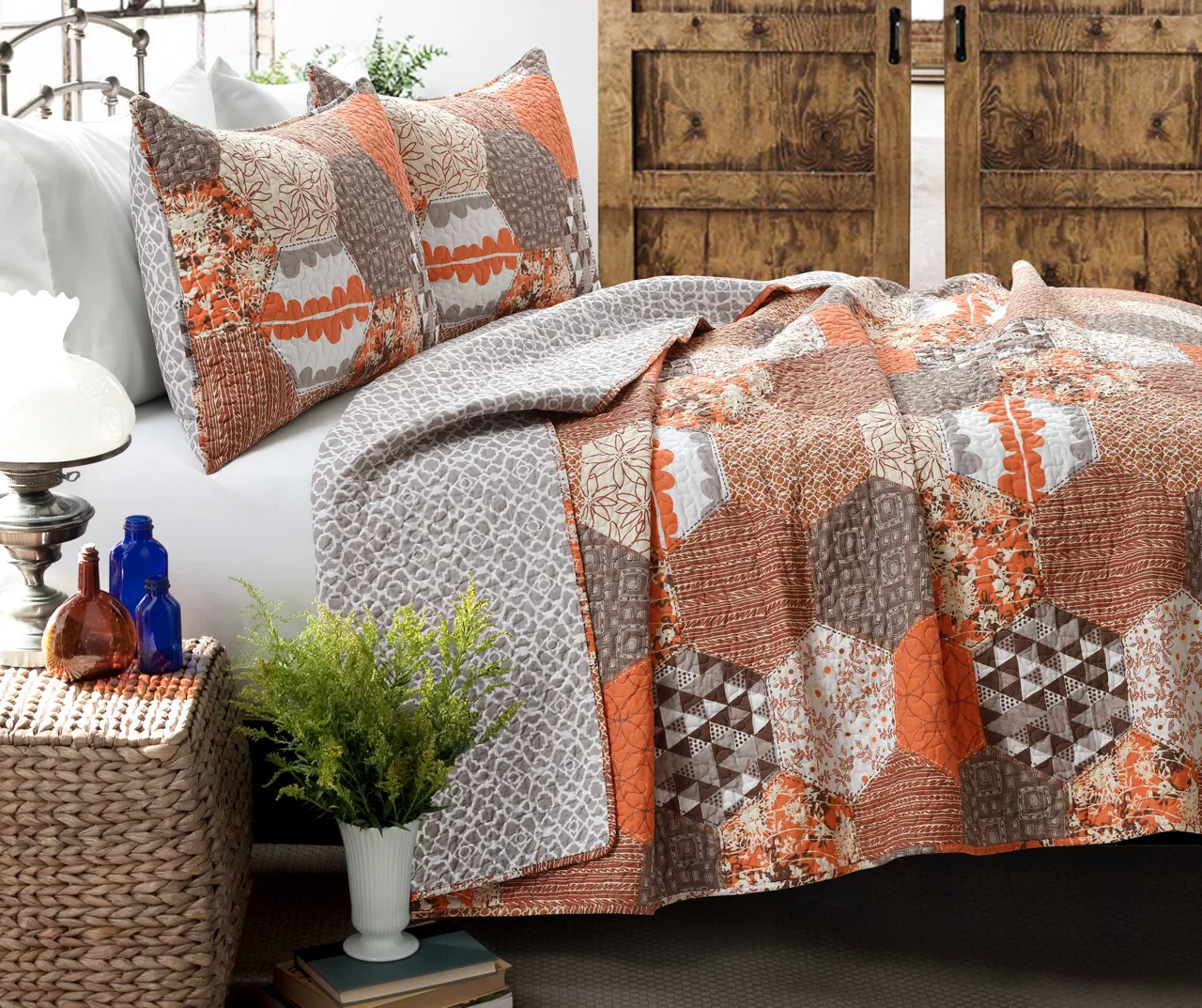 Briley Geometric Hexagon Reversible 3-Piece Quilt Set 1 Briley Geometric Hexagon Reversible 3-Piece Quilt Set