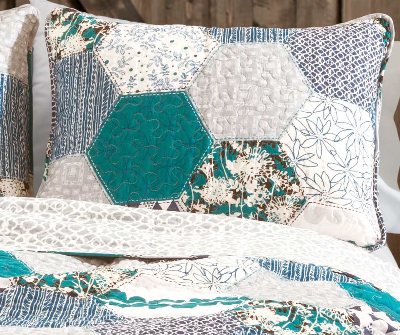 Briley Geometric Hexagon Reversible 3-Piece Quilt Set 12 Briley Geometric Hexagon Reversible 3-Piece Quilt Set - Image 12