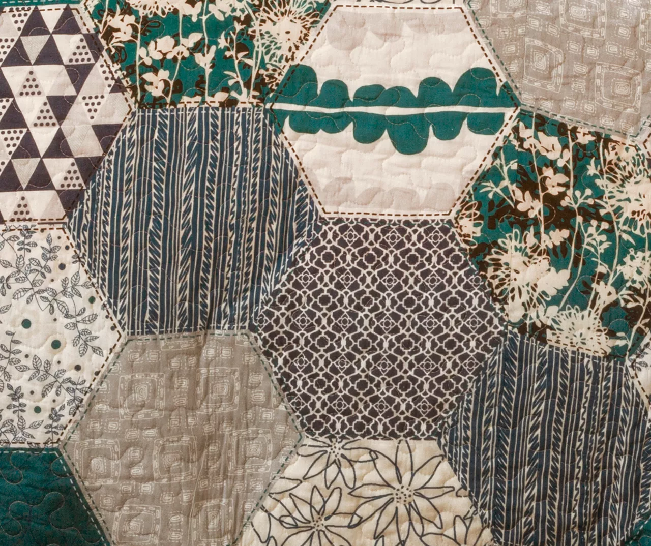 Briley Geometric Hexagon Reversible 3-Piece Quilt Set 10 Briley Geometric Hexagon Reversible 3-Piece Quilt Set - Image 10