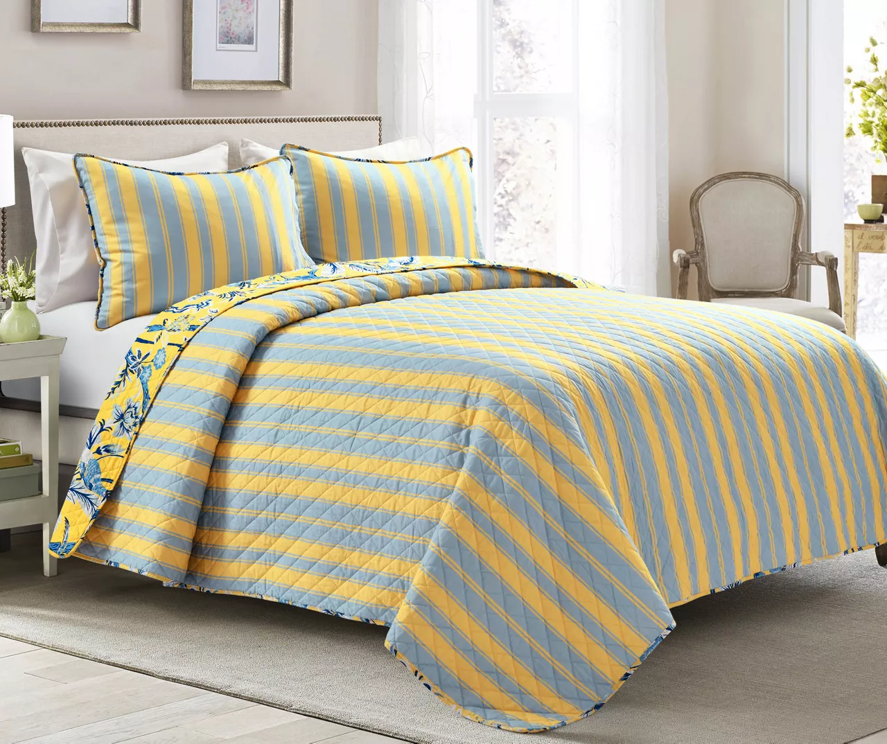 Dolores Floral Reversible 3-Piece Quilt Set 1 Dolores Floral Reversible 3-Piece Quilt Set