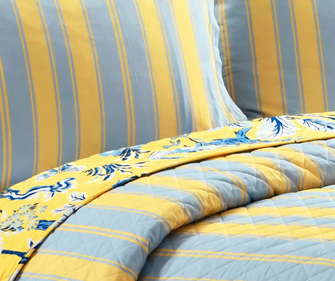 Dolores Floral Reversible 3-Piece Quilt Set 14 Dolores Floral Reversible 3-Piece Quilt Set - Image 14