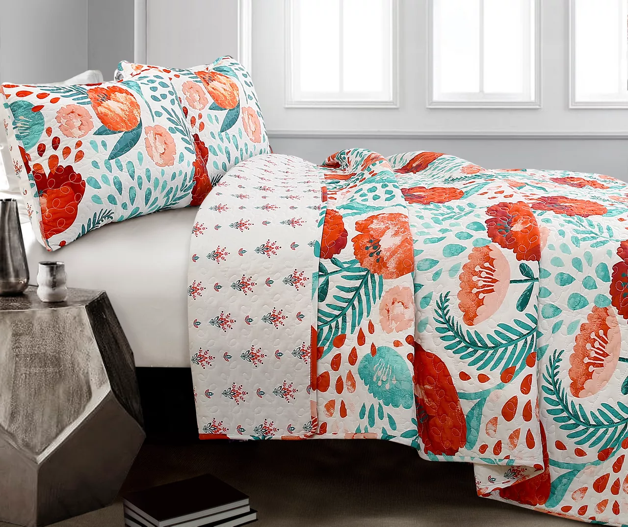 White & Red Poppy Garden Full/Queen 3-Piece Quilt Set 2 White & Red Poppy Garden Full/Queen 3-Piece Quilt Set - Image 2