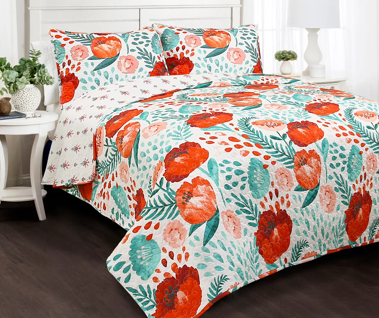 White & Red Poppy Garden Full/Queen 3-Piece Quilt Set 1 White & Red Poppy Garden Full/Queen 3-Piece Quilt Set