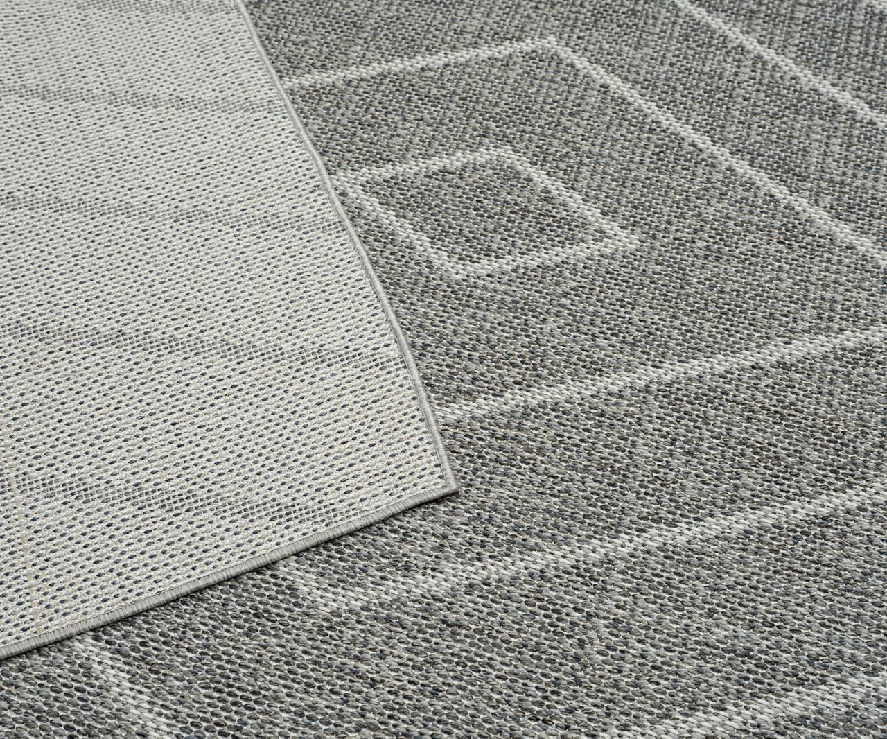 Broyhill Jani Lagos Gray Geometric Outdoor Area Rug 4 Broyhill Jani Lagos Gray Geometric Outdoor Area Rug - Image 4