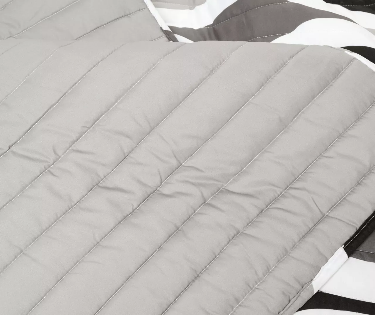 Black & Gray Mid-Century Waves Full/Queen 3-Piece Quilt Set 3 Black & Gray Mid-Century Waves Full/Queen 3-Piece Quilt Set - Image 3