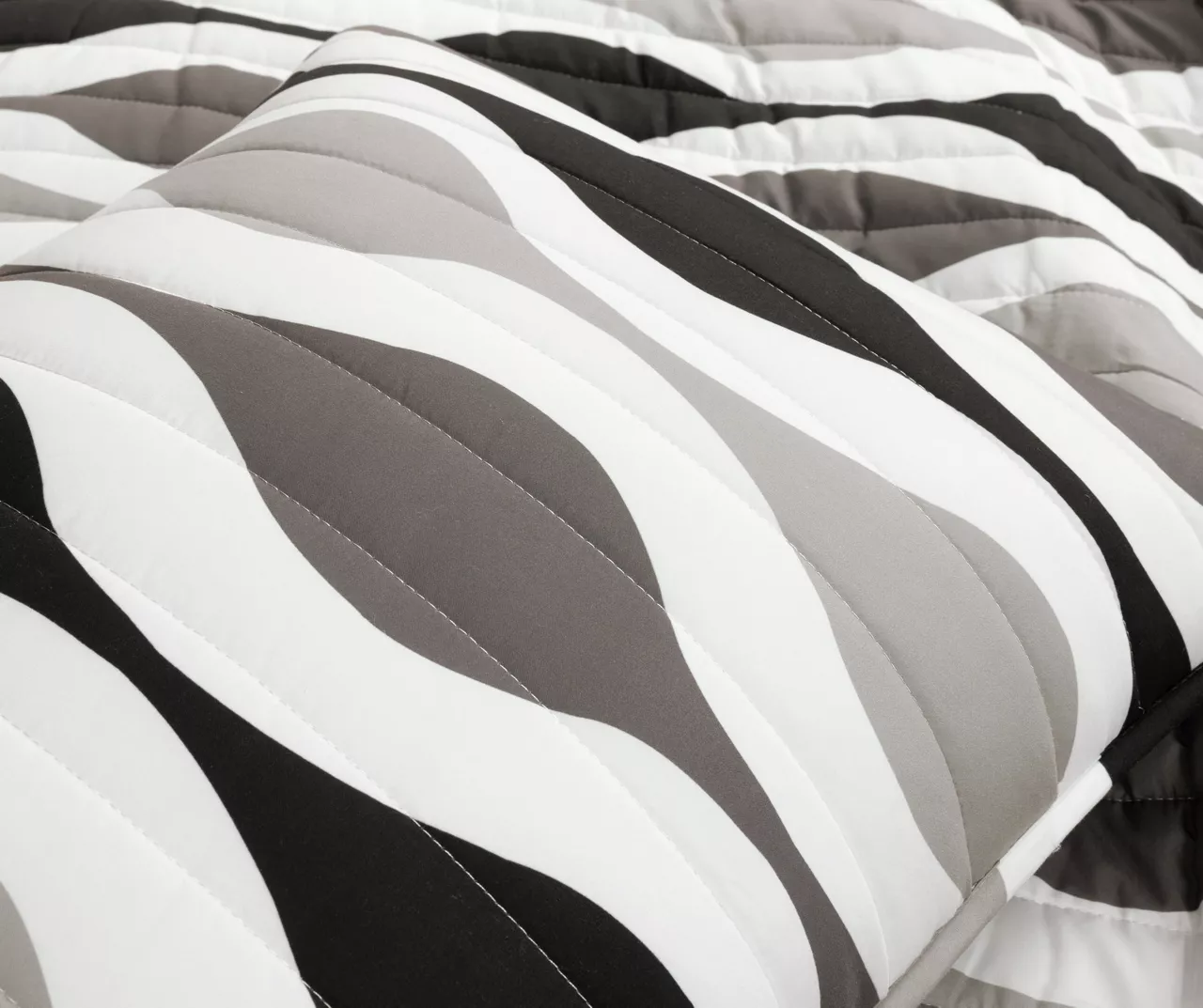 Black & Gray Mid-Century Waves Full/Queen 3-Piece Quilt Set 5 Black & Gray Mid-Century Waves Full/Queen 3-Piece Quilt Set - Image 5