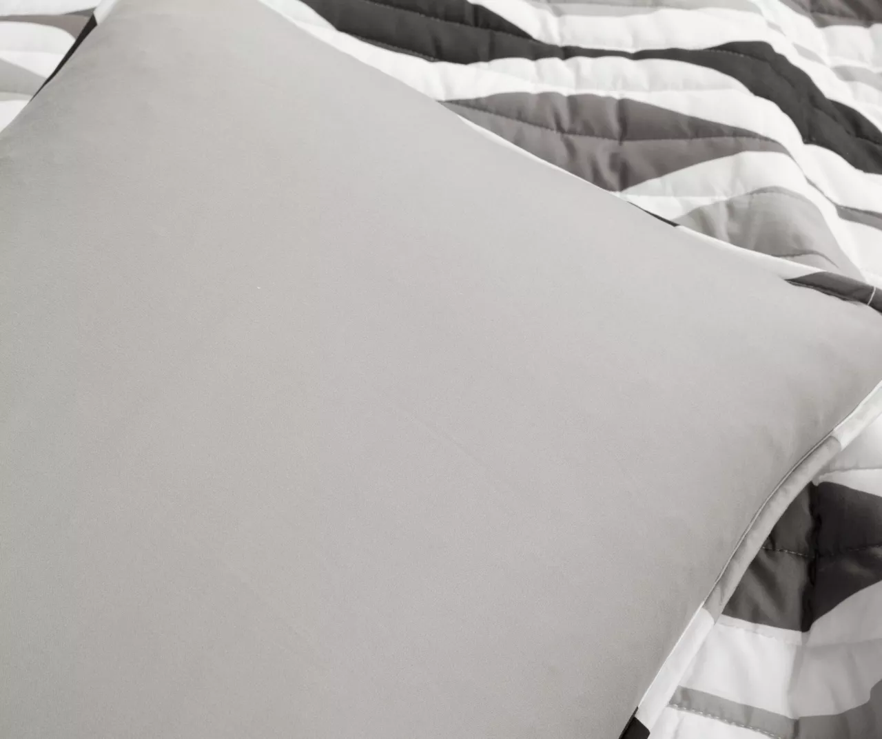 Black & Gray Mid-Century Waves Full/Queen 3-Piece Quilt Set 6 Black & Gray Mid-Century Waves Full/Queen 3-Piece Quilt Set - Image 6