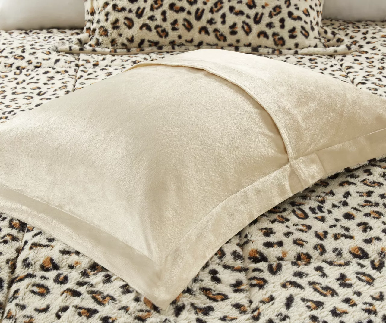 Marselle Leopard Print Faux Fur 4-Piece Comforter Set 7 Marselle Leopard Print Faux Fur 4-Piece Comforter Set - Image 7
