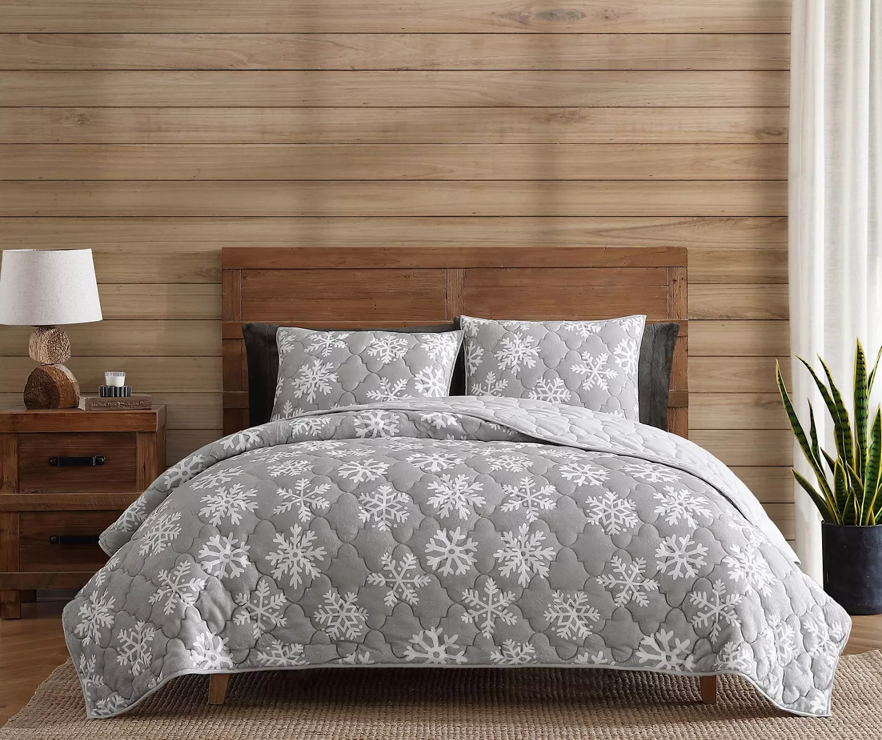 Gray & White Snowflake Plush Full/Queen 3-Piece Quilt Set 1 Gray & White Snowflake Plush Full/Queen 3-Piece Quilt Set